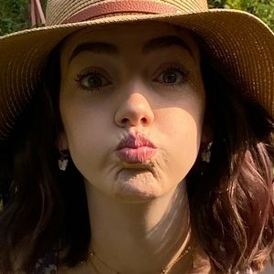 Meet your Posher, Hana